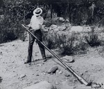 [007] Loading forerunner of "bazooka" of World War II, Mt. Wilson, Calif, 1918 by Unknown